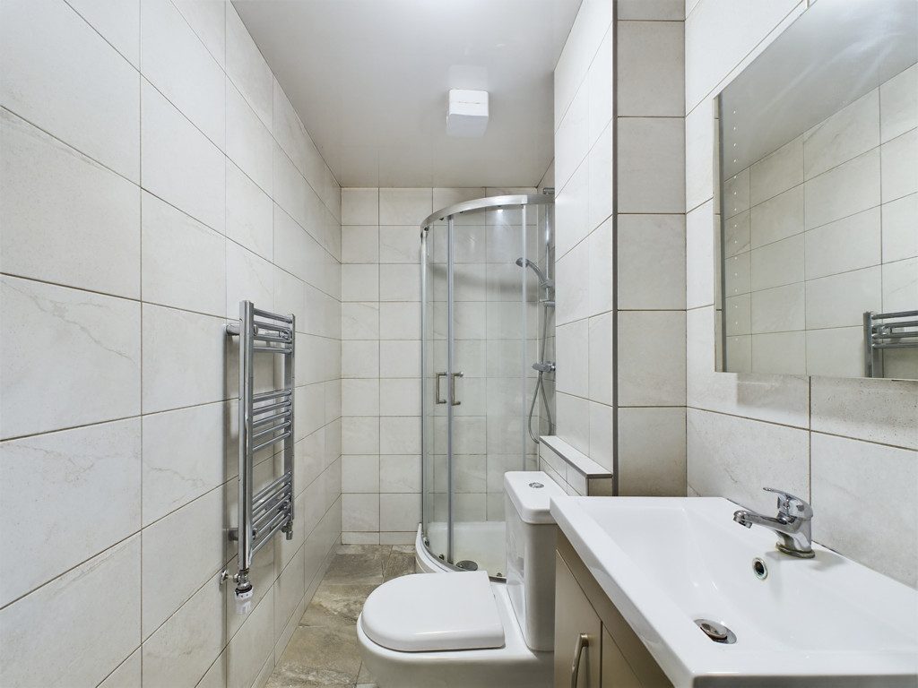 Listing photo: bathroom