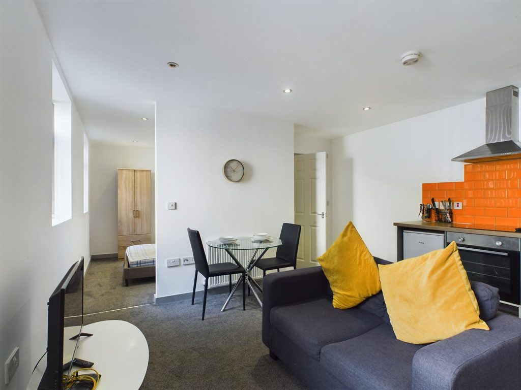 Listing photo: living area
